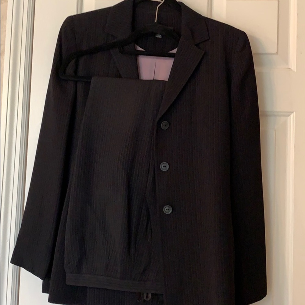 Black business pant suit